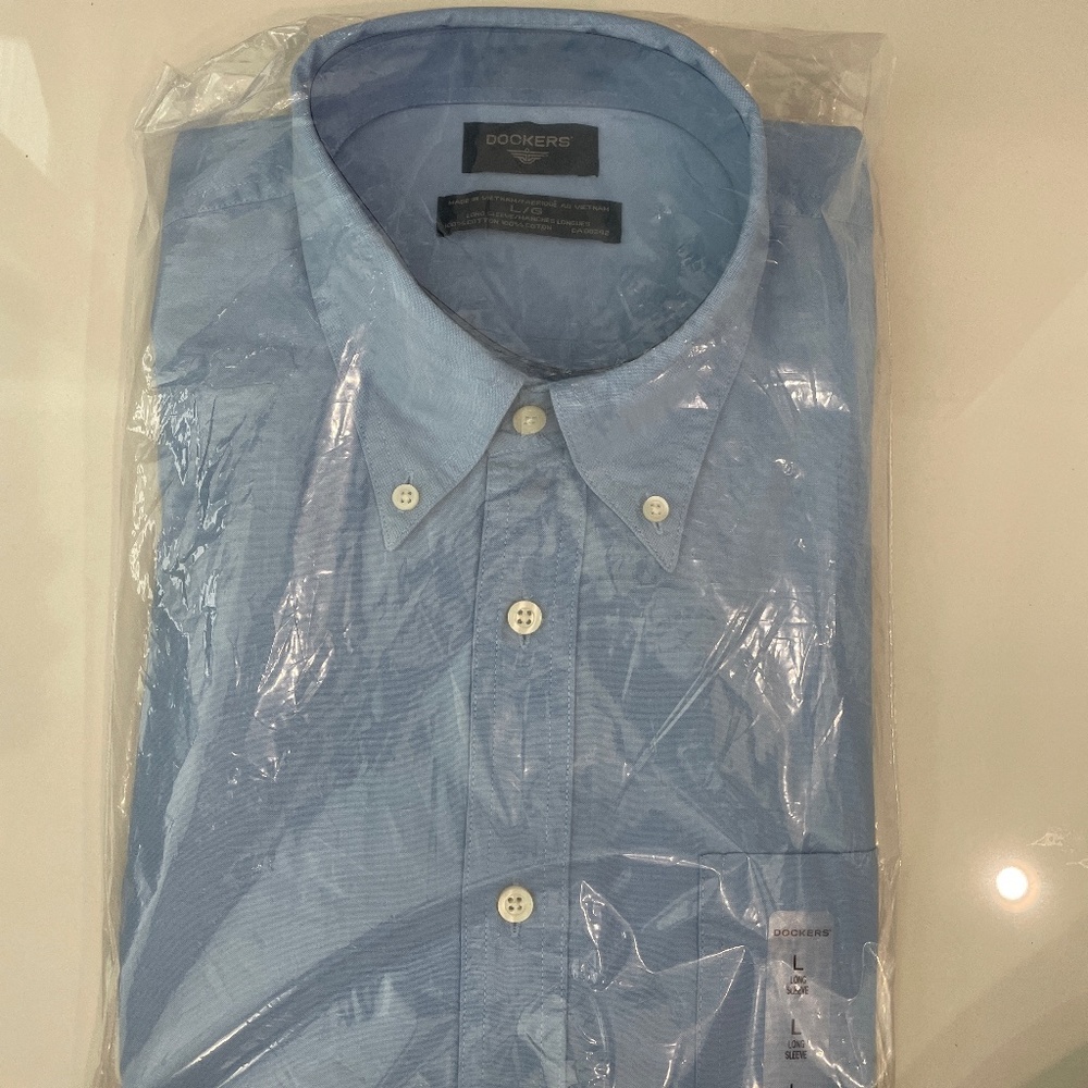 Men’s blue button down NEW!